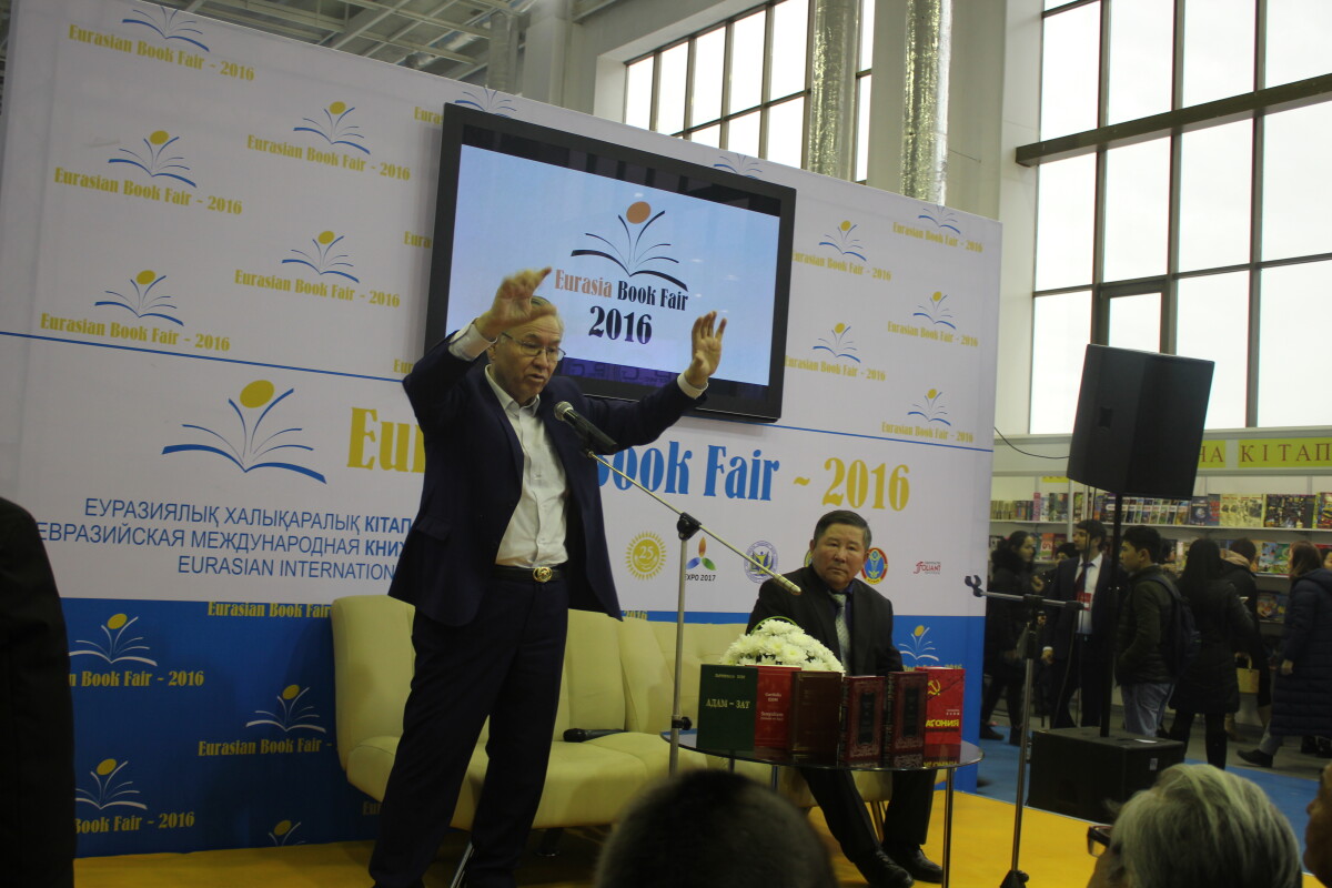 В столице продолжает свою работу Евразийская книжная ярмарка (ФОТО) - adebiportal.kz