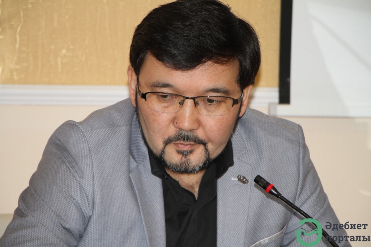 Ұларбек Нұрғалымұлы: Оқулық мәселесі менің де – оқырам - adebiportal.kz