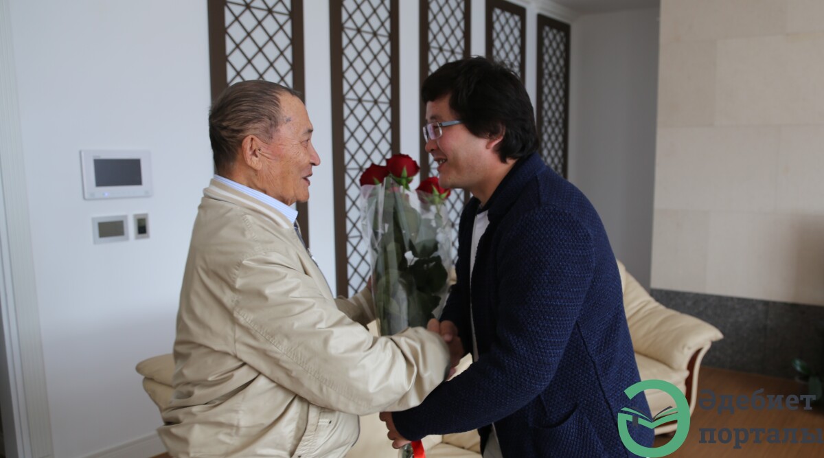 «Әдебиет порталы» ұжымы Әкім Таразиді туған күнімен құттықтады! - adebiportal.kz