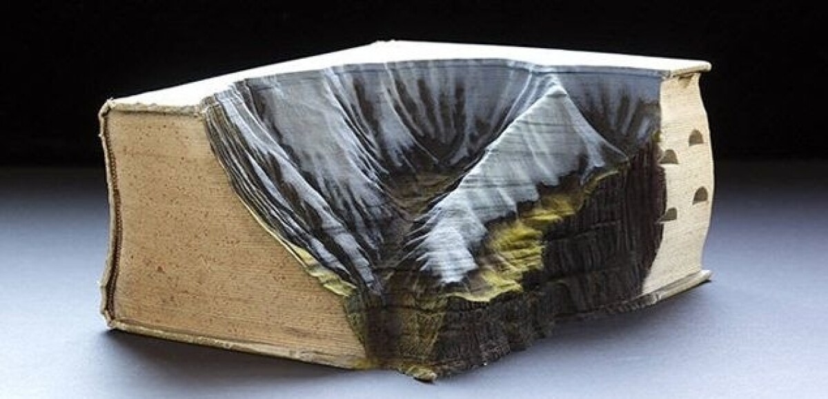 The artist turns old books into tiny landscapes - adebiportal.kz