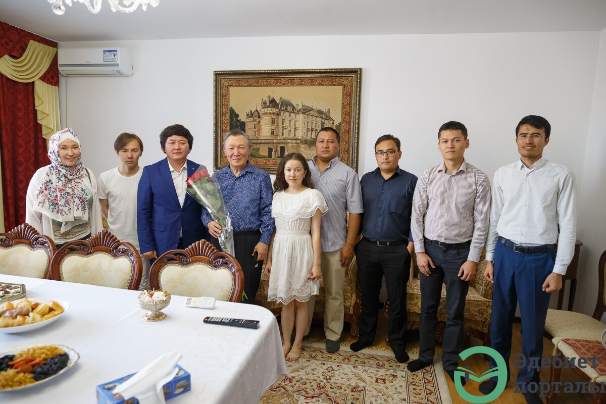  «Әдебиет порталы» ұжымы Төлен Әбдікұлын туған күнімен құттықтады - adebiportal.kz