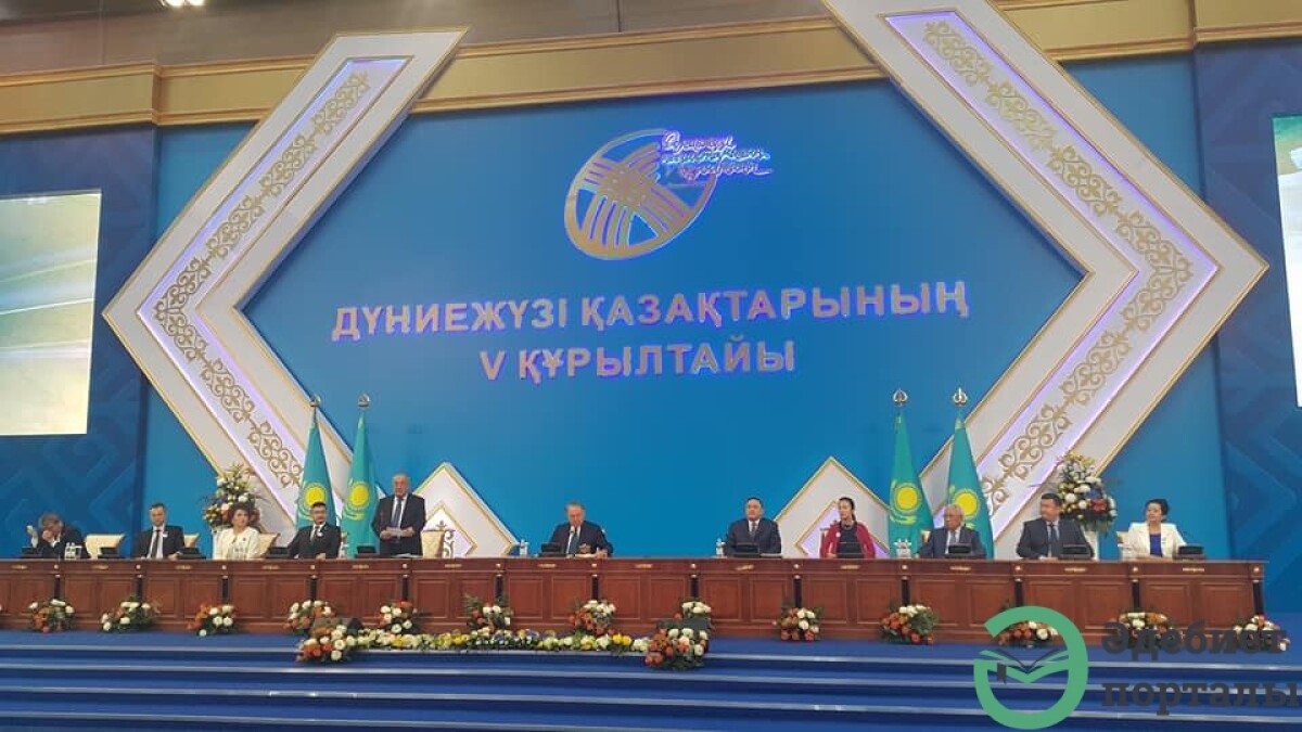Дəулеткерей Кəпұлының Дүниежүзі қазақтарының V құрылтайында оқыған өлеңі - adebiportal.kz