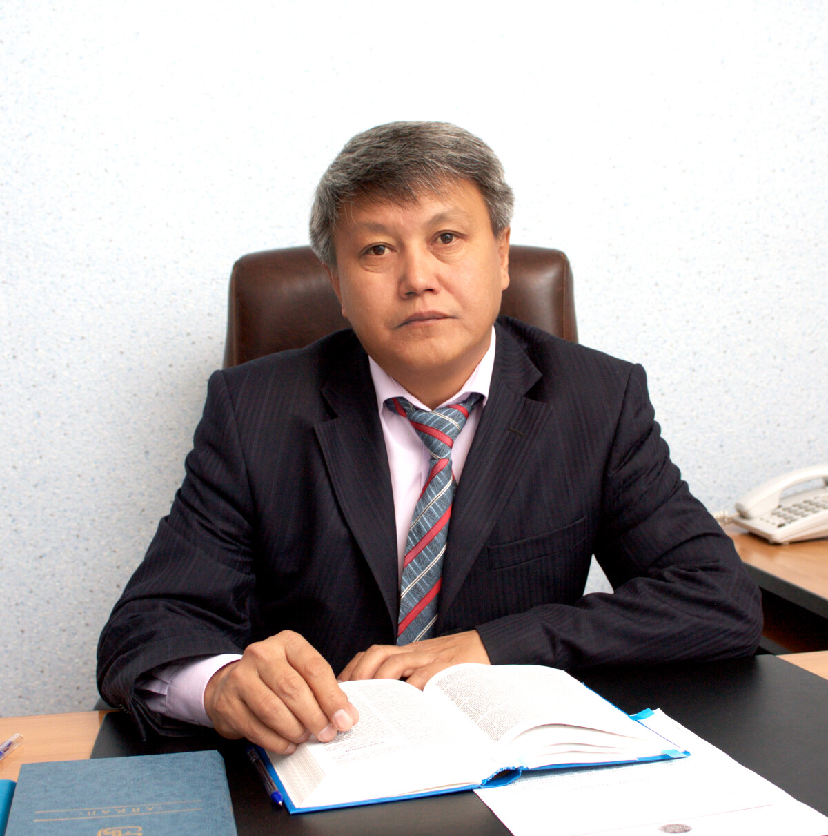 Ербол Тілешов. «Әдебиет танытқыш» және жанрлар теориясы - adebiportal.kz