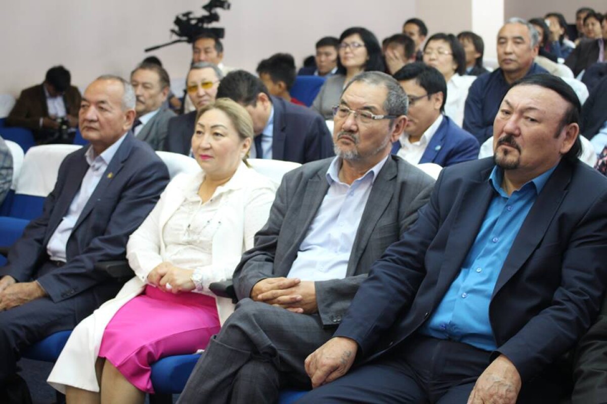 Таласбек Әсемқұловтың көптомдығы жарық көрді - adebiportal.kz