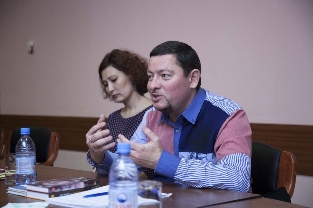 The meeting with a Russian poet Andrey Korovin - фото 3 - adebiportal.kz