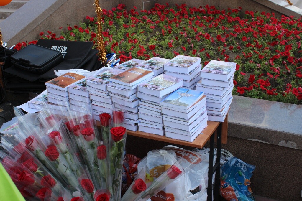Book and Poetry holiday - фото 11 - adebiportal.kz