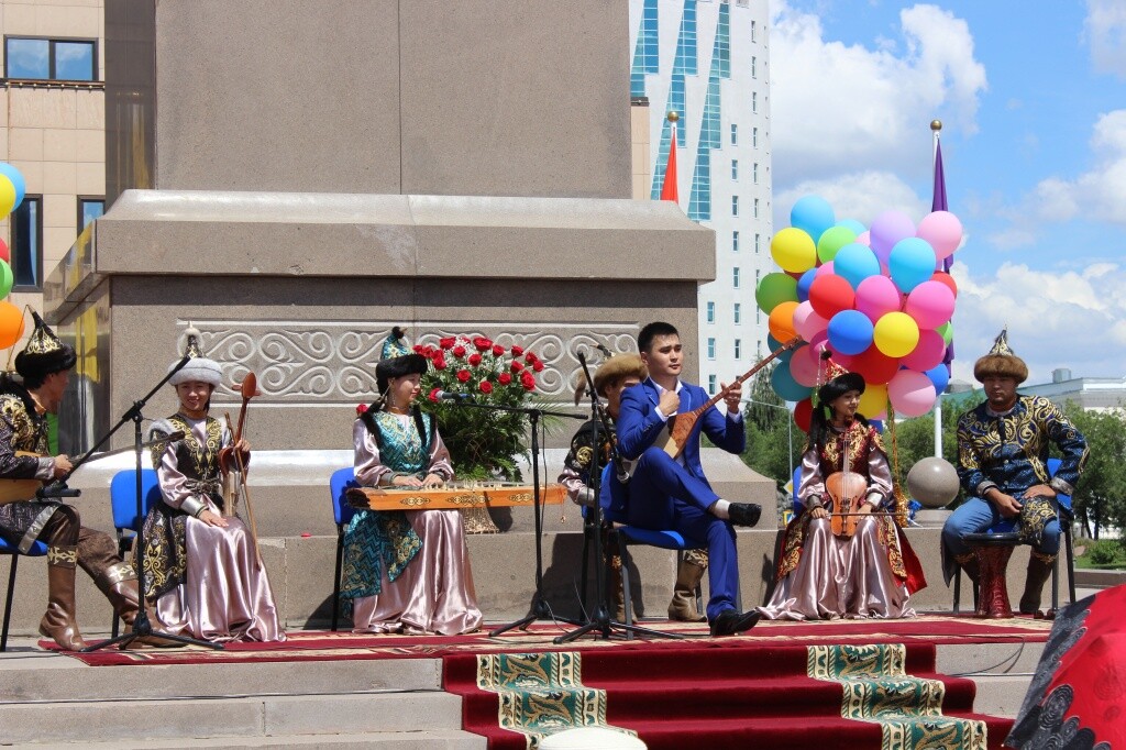 Book and Poetry holiday - фото 2 - adebiportal.kz