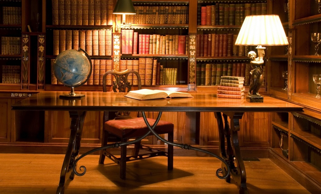 Bankoboev.Ru_biblioteka_i_stol_dlya_chteniya.jpg