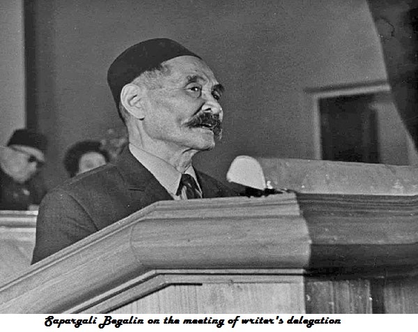 Sapargali Begalin on the meeting of writer's delegation.jpg