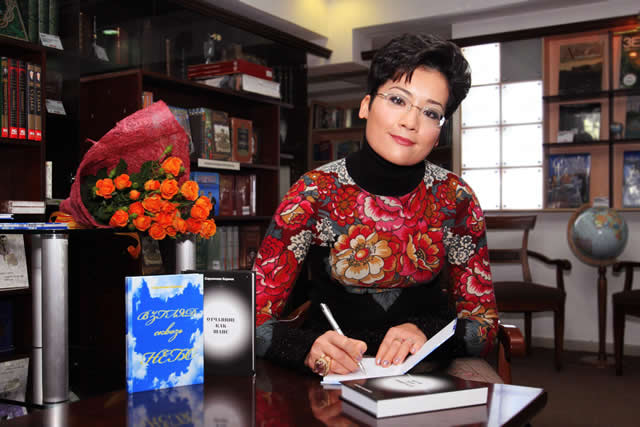 карина сарсенова.jpg