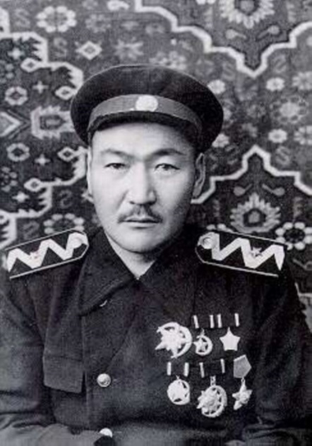 Бауыржан Момыш 1.jpg