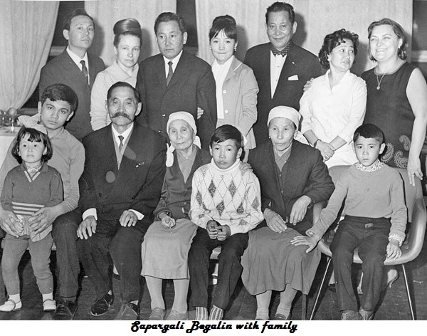 Sapargali Begalin with family.jpg